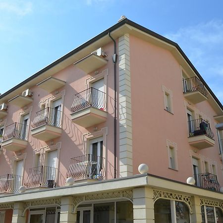 Residence Uno Studio&Suites Rimini Exterior photo